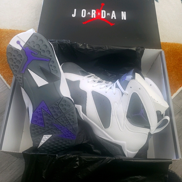 Jordan's 7s - Picture 1 of 4